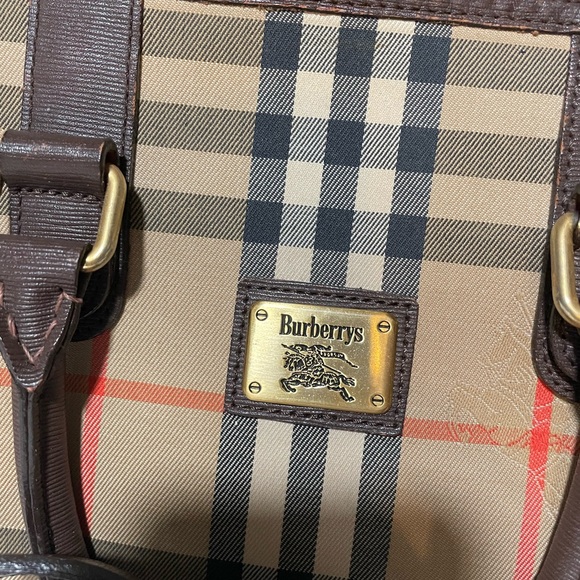 Vintage Burberry handbag. Still in great condition. Preloved - Picture 4 of 8